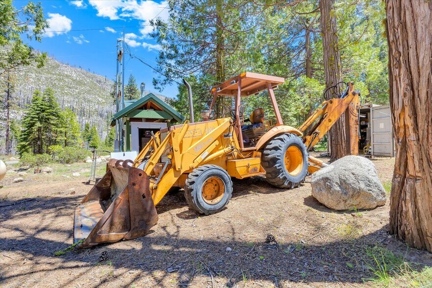 More Photos Of 1 State Hwy 108, Pinecrest Hotel For Sale