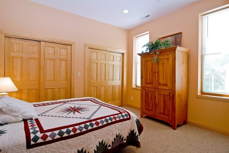 More Photos Of 2600-2604 N Booth St, Milwaukee Storefront Retail Residential For Sale