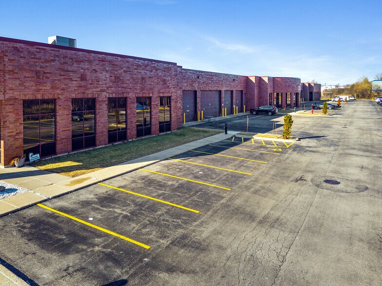 More Photos Of 61-95 Oakwood Rd, Lake Zurich Light Manufacturing For Sale