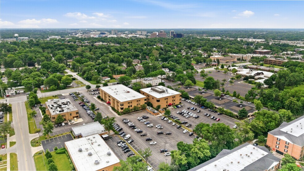 More Photos Of 1S224 Summit Ave, Oakbrook Terrace Medical For Lease