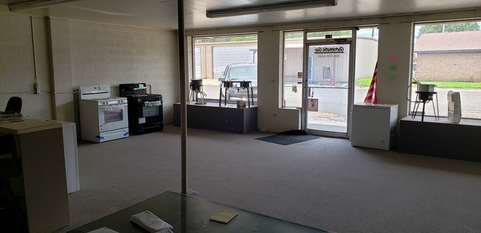 More Photos Of 148 Ed Wall St, Tenaha Showroom For Sale