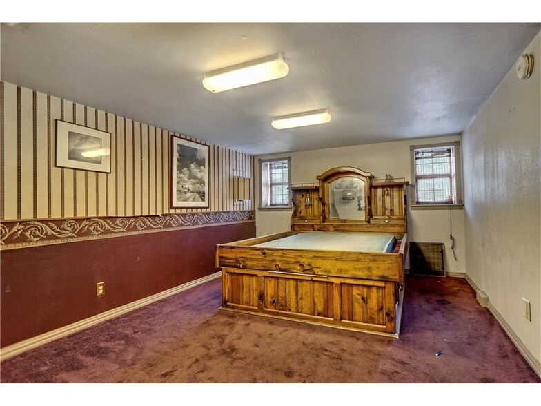More Photos Of 715 Dallas Dr, Denton Flex For Sale