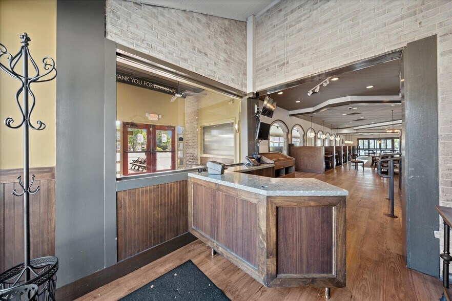 More Photos Of 1202 Murfreesboro Rd, Franklin Restaurant For Lease