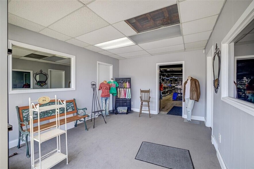 More Photos Of 4625 NW 10th St, Oklahoma City Distribution For Sale