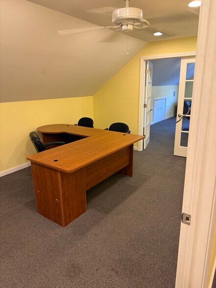 More Photos Of 688 Derby Ave, Seymour Warehouse For Lease