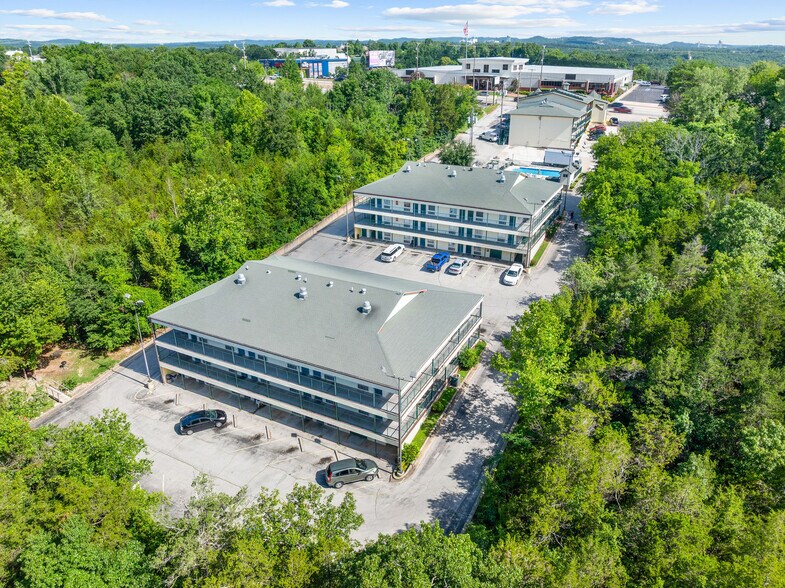 More Photos Of 1360 W Hwy 76, Branson Hotel For Sale