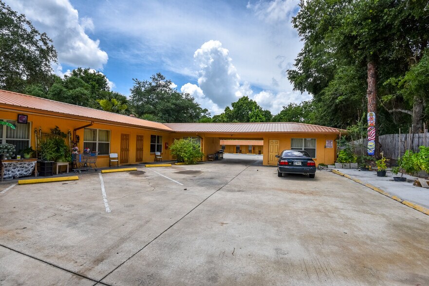 More Photos Of 1020 S Ridgewood Ave, Daytona Beach Hotel For Sale