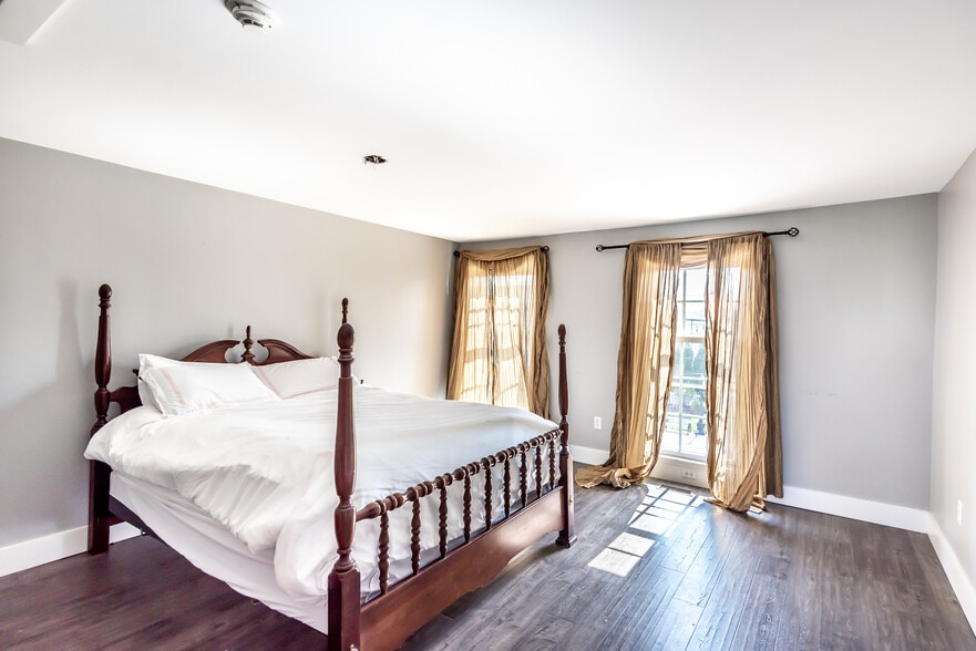 More Photos Of 121 S Main St, Waynesville Hospitality For Sale