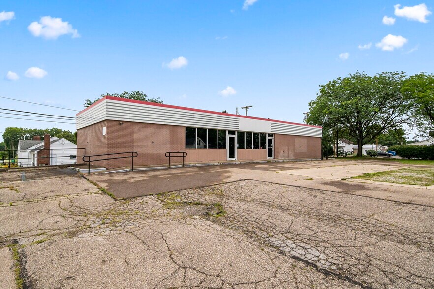 More Photos Of 324 N Main St, New Carlisle Restaurant For Sale