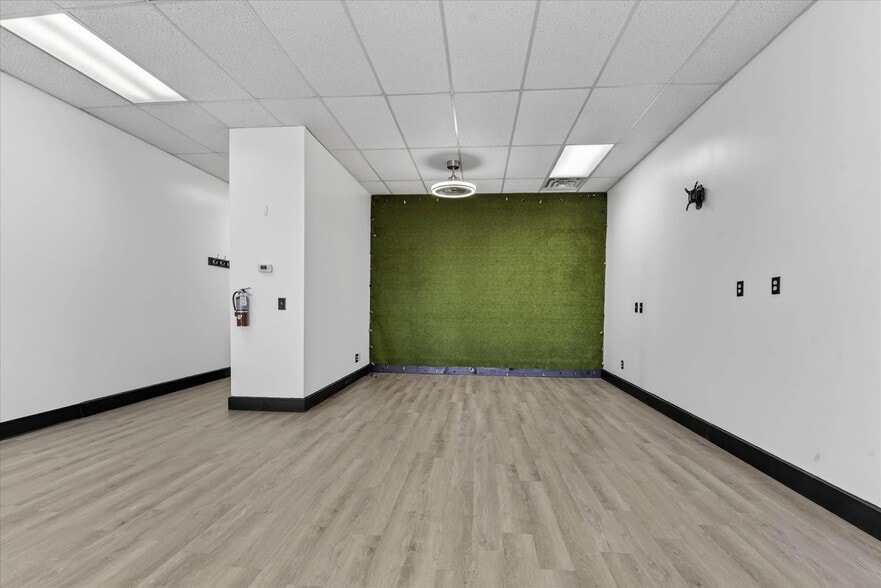 More Photos Of 1100 Croy Dr, Findlay Storefront Retail Office For Lease