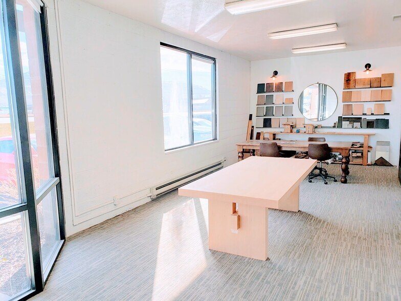 More Photos Of 215 N Redwood Rd, North Salt Lake Flex For Lease