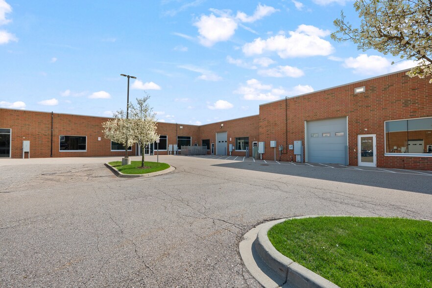 More Photos Of 39675 MacKenzie Dr, Novi Office For Lease