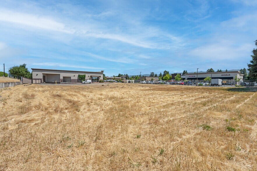 More Photos Of 1236 Airport Park Blvd, Ukiah Storefront For Lease