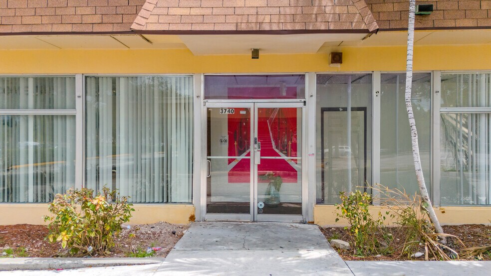 More Photos Of 3740 W Broward Blvd, Fort Lauderdale Storefront Retail Office For Sale