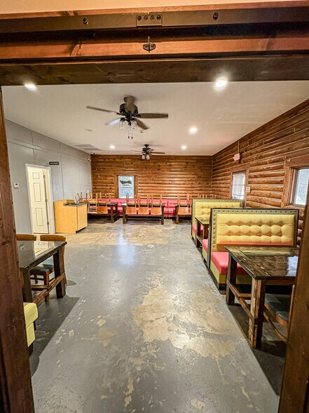 More Photos Of 440 E Cherokee St, Blacksburg Restaurant For Sale