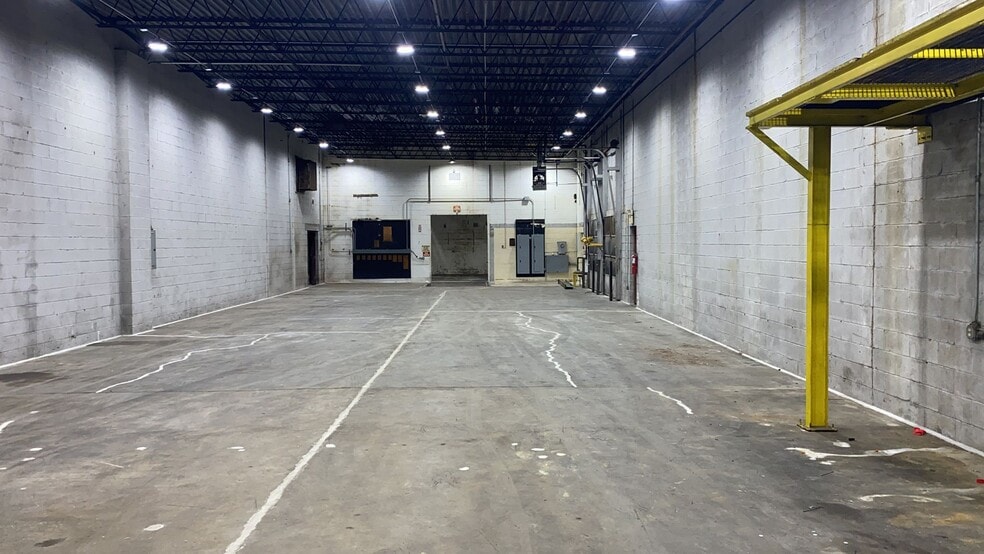 More Photos Of 164-168 Manchester pl, Newark Distribution For Lease