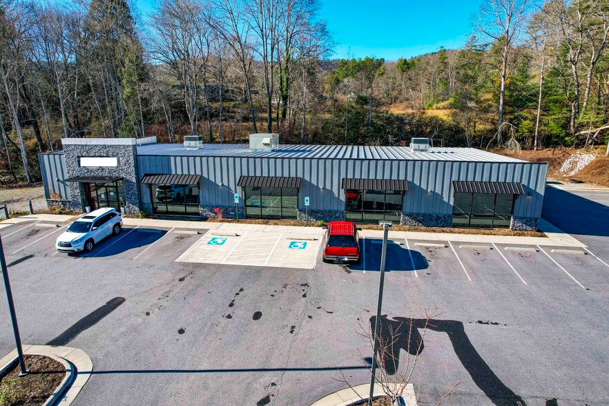 More Photos Of 50 Deerlake Rd, Brevard Specialty For Sale