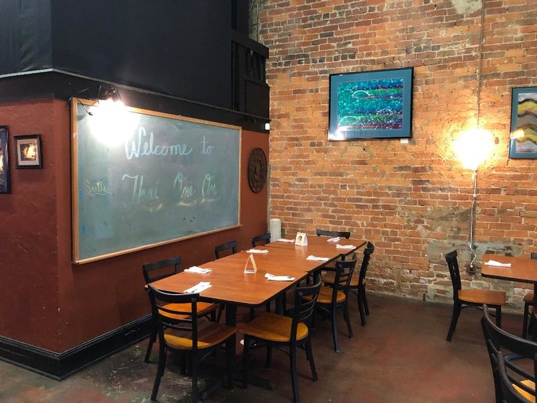 More Photos Of 911 Noble St, Anniston Storefront Retail Office For Sale