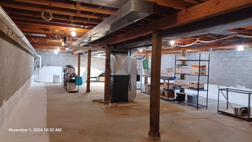 More Photos Of 822-826 S 4th St, Clinton Office For Sale