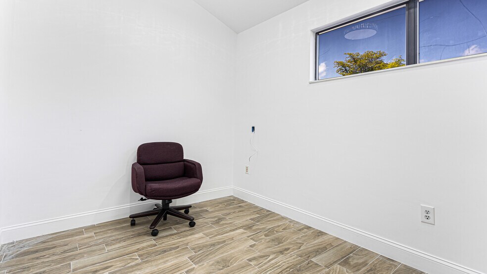 More Photos Of 5235 Ramsey Way, Fort Myers Office For Sale
