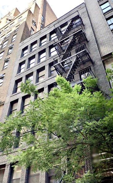 More Photos Of 247 W 36th St, New York Office For Lease