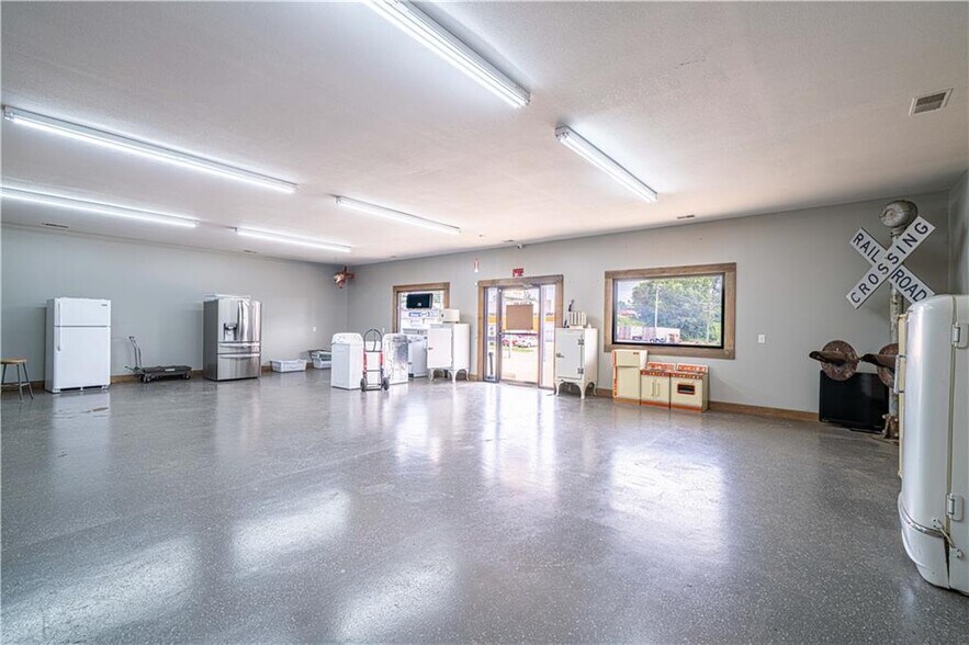 More Photos Of 3619 Messanie St, Saint Joseph Storefront Retail Office For Sale