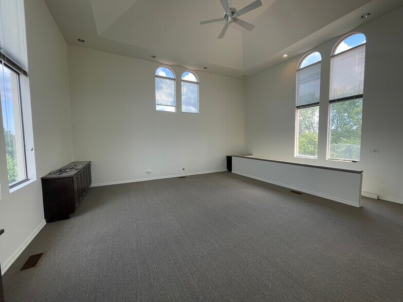 More Photos Of 1999 W 75th St, Woodridge Medical For Lease