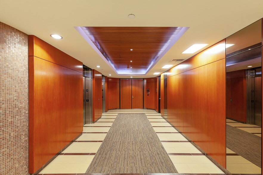 More Photos Of 2011 Palomar Airport Rd, Carlsbad Office For Lease