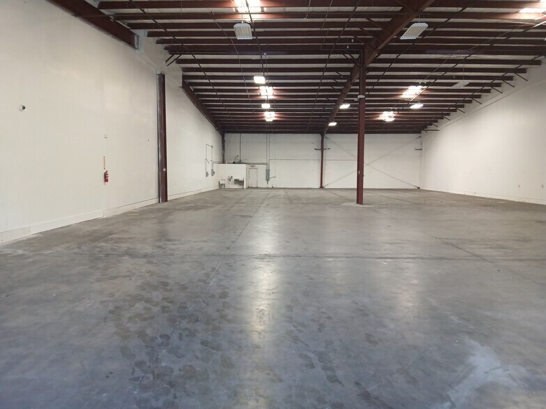 More Photos Of 12401 Belcher Rd S, Largo Flex For Lease