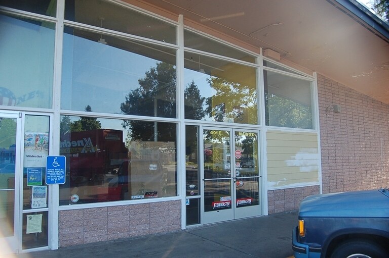 More Photos Of 401-429 Main St E, Monmouth Storefront For Lease