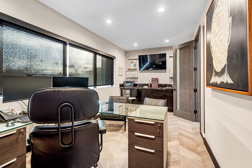 More Photos Of 4041 Wilshire Blvd, Los Angeles Office For Lease