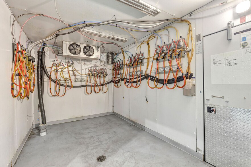 More Photos Of 2800 Woodburn Ave, Cincinnati Storefront For Sale