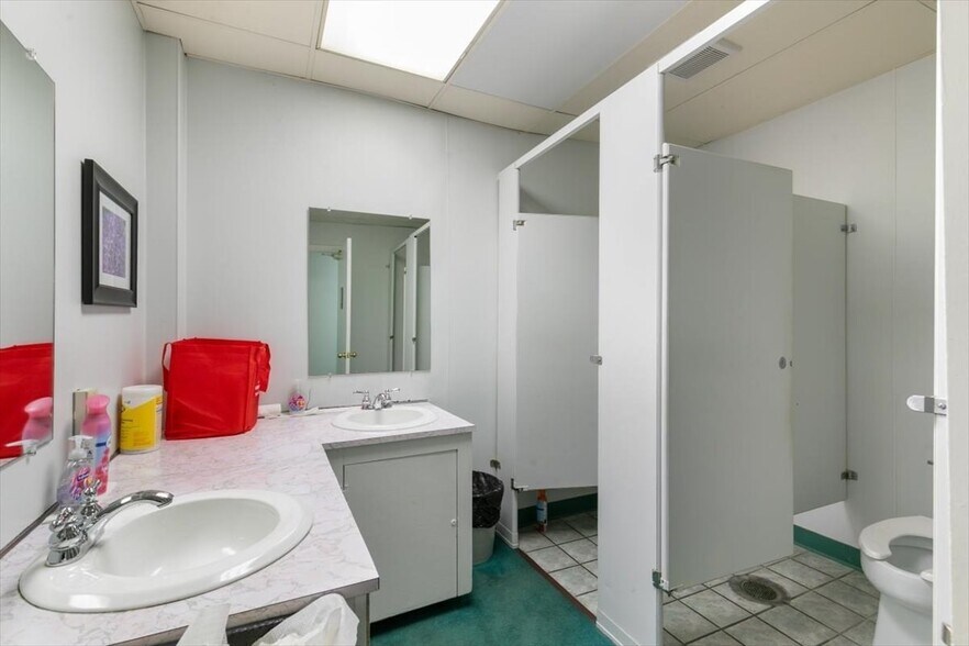 More Photos Of 306 Cabot St, Beverly Office For Sale