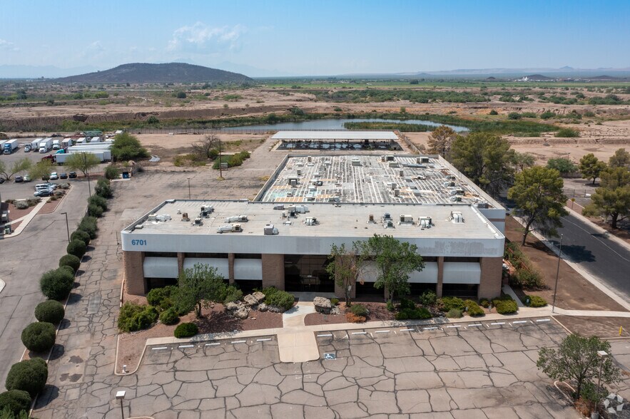 More Photos Of 6701 S Midvale Park Rd, Tucson Distribution For Sale