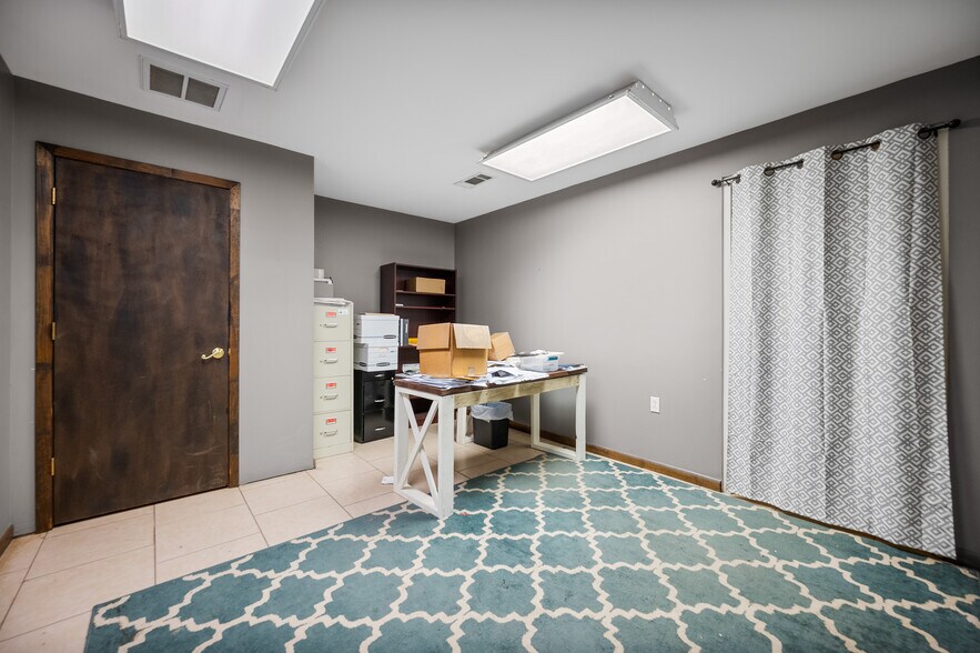 More Photos Of 10462 Hwy 165 S, Forest Hill Warehouse For Sale