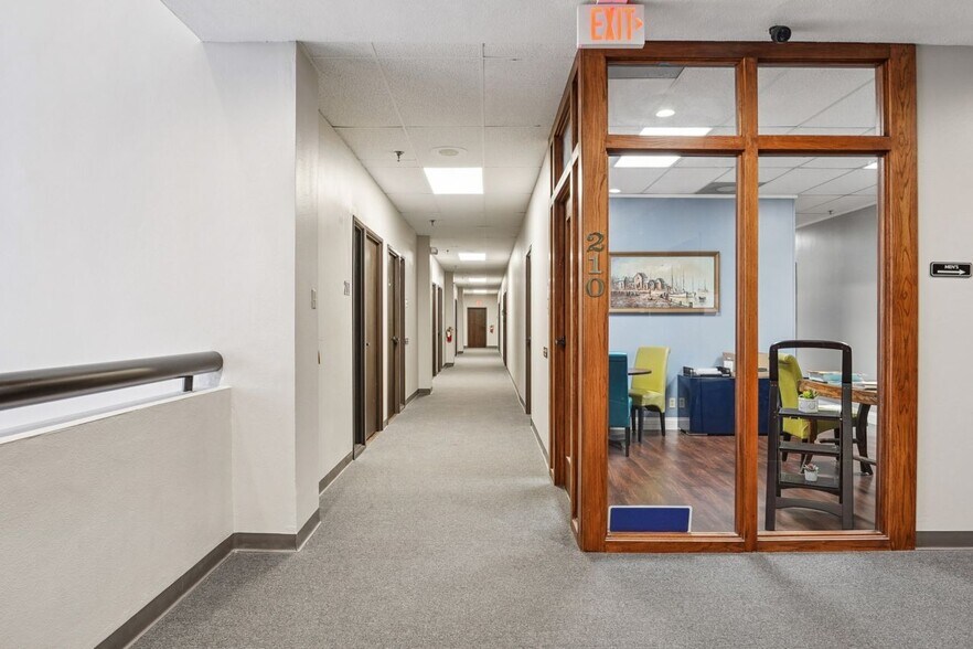 More Photos Of 1800 Teague Dr, Sherman Office For Sale