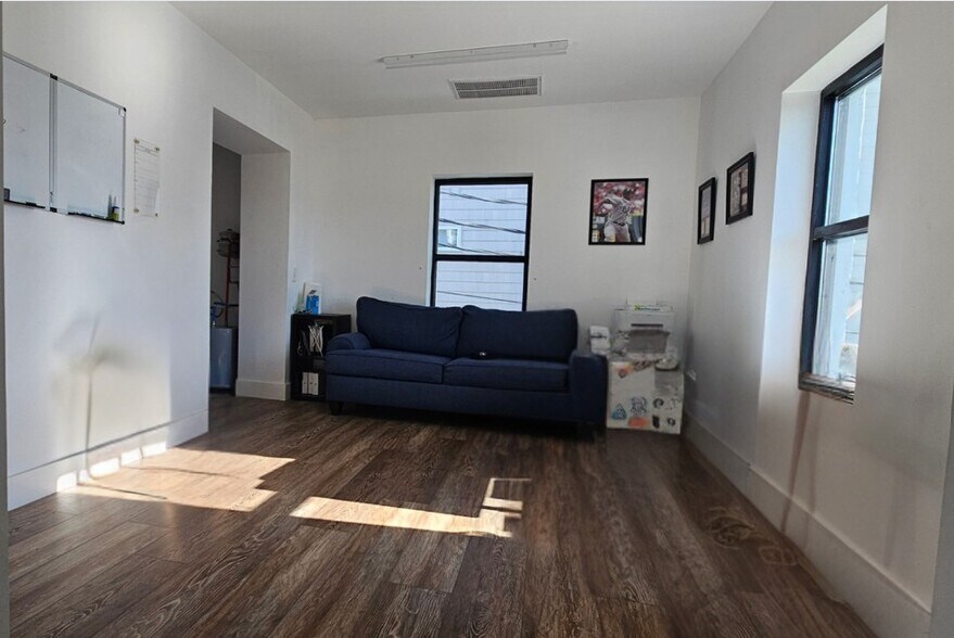 More Photos Of 223 17th St, Virginia Beach Storefront Retail Office For Sale