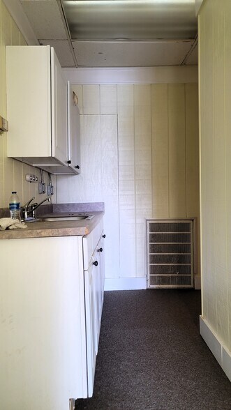 More Photos Of 1908 N Pleasantburg Dr, Greenville Office For Sale