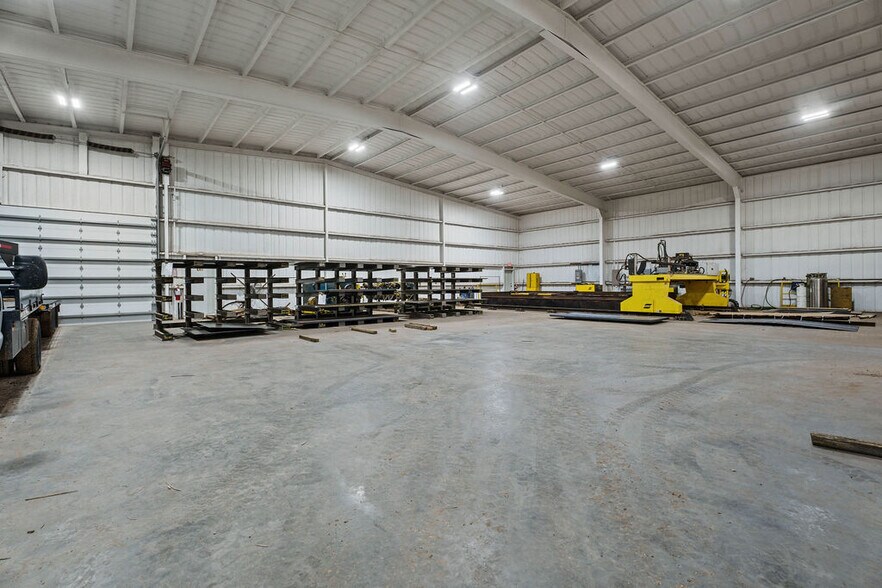 More Photos Of 3917 Clovis Rd, Lubbock Warehouse For Lease