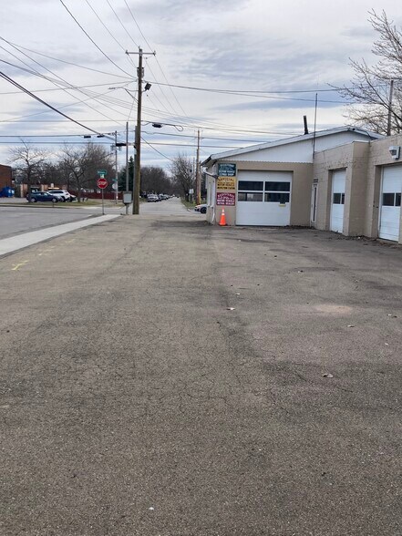 More Photos Of 2288 William St, Cheektowaga Service For Sale