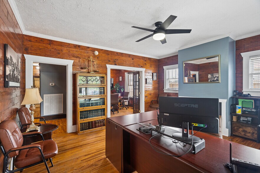 More Photos Of 207 University Ave, Lebanon Office For Sale