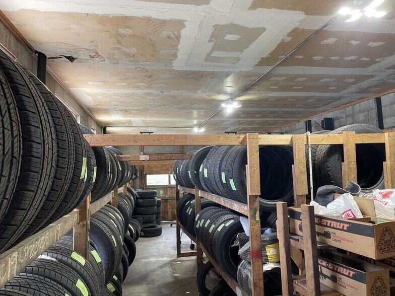 More Photos Of 631 Gratiot Ave, Saginaw Auto Repair For Sale