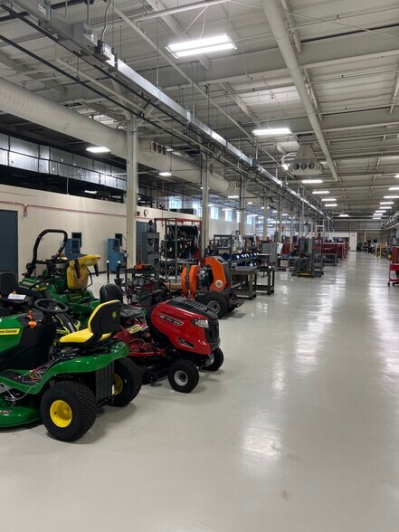 More Photos Of 449 Gardner St, South Beloit Manufacturing For Sale