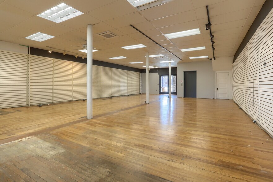 More Photos Of 19 W Market St, Jonestown Storefront Retail Office For Lease