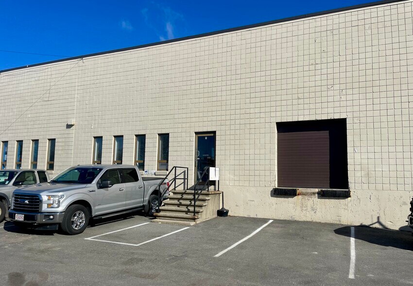 More Photos Of 14 Everberg Rd, Woburn Warehouse For Lease