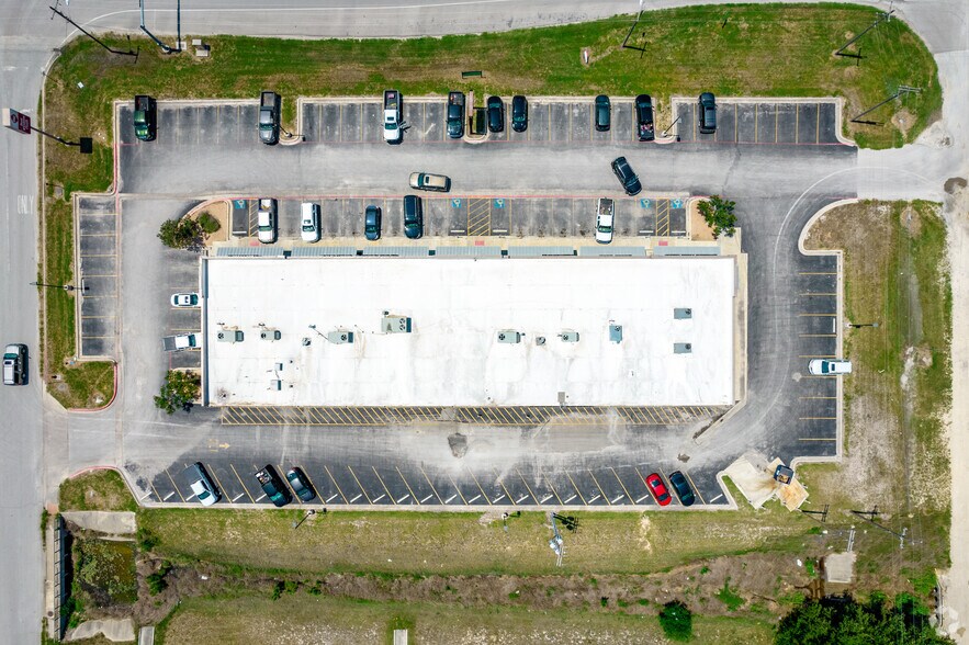 More Photos Of 131 Business Park Dr, Kenedy Storefront Retail Office For Lease