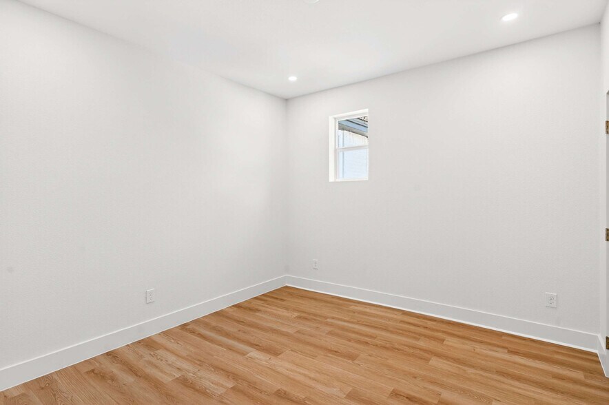 More Photos Of 439 W 9th St, Dallas Apartments For Sale