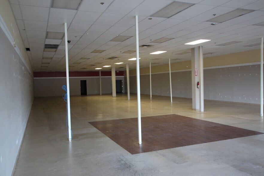 More Photos Of 1161-1227 Providence Rd, Whitinsville Unknown For Lease