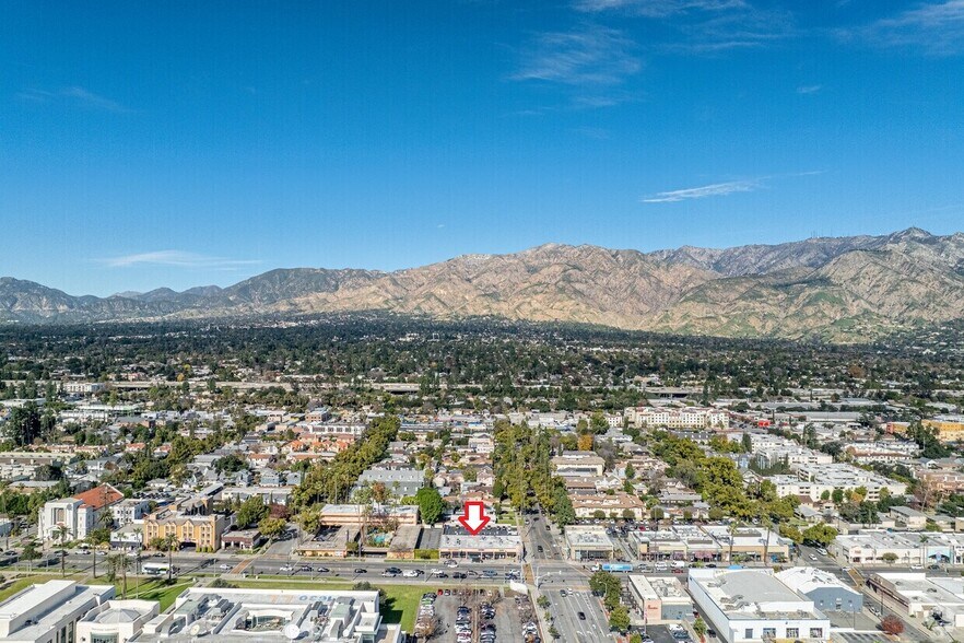 More Photos Of 1655-1671 E Colorado Blvd, Pasadena Fast Food For Lease
