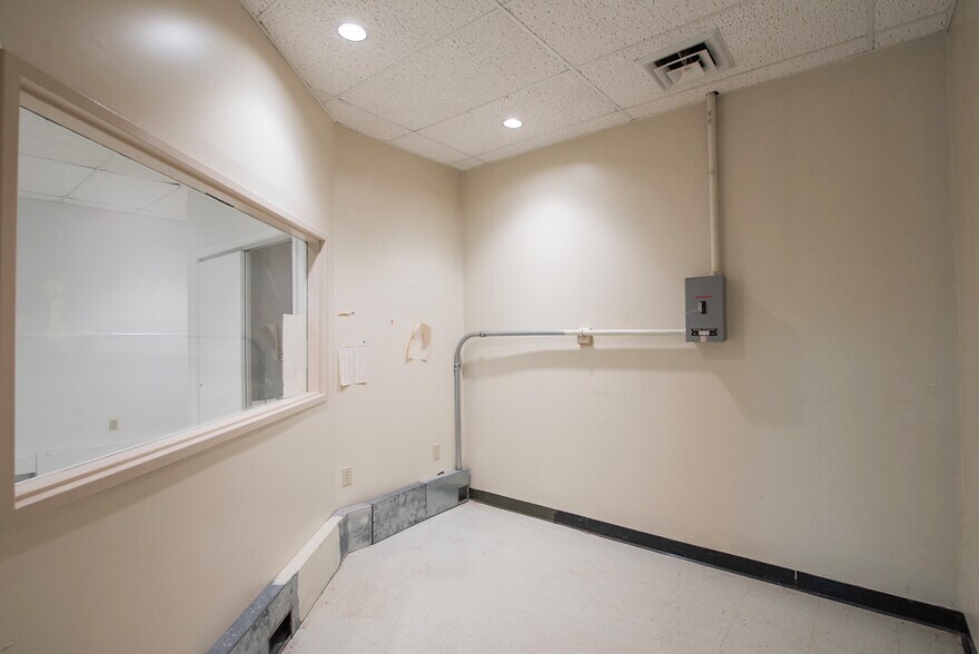 More Photos Of 493 Main St, Warsaw Medical For Sale